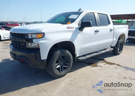 2021 Chevrolet Silverado K1500 Trail Boss Custom z USA, uszkodzony, nr VIN 1GCPYCEF3MZ330447